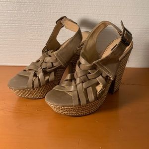 R2 Taupe chunky sandal size 7.5
